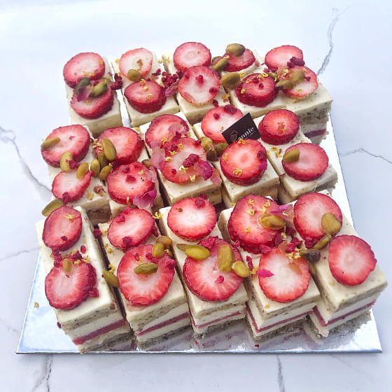 Mini Strawberry, Cream & Pistachio
