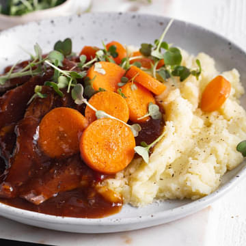 Slow-Cooked BBQ Beef & Mash