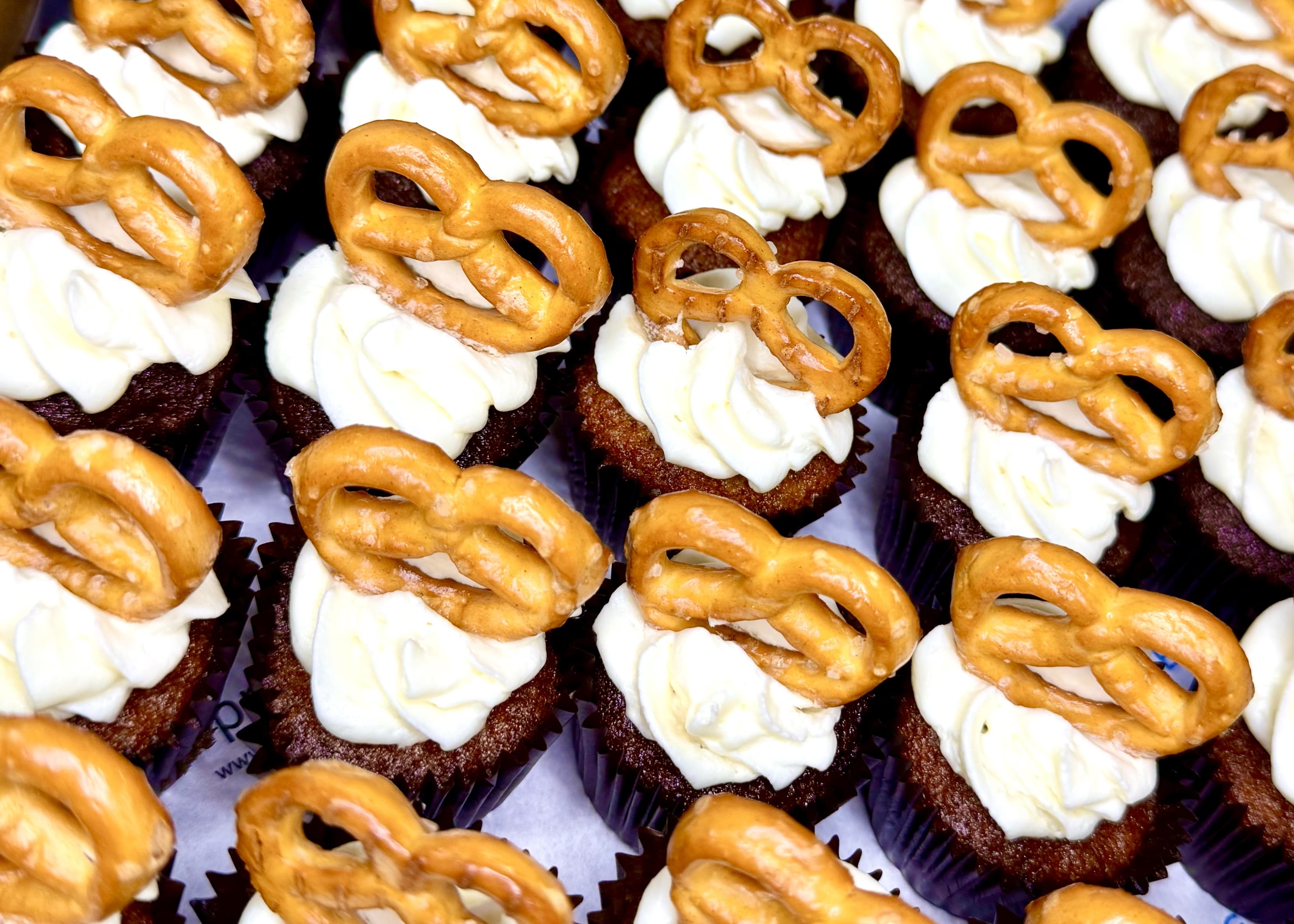 Easter Mini Carrot Cupcakes