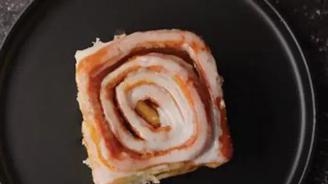 Regular Glazed Cinnamon Scroll