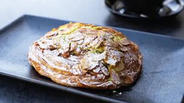 Regular Pistachio Croissant