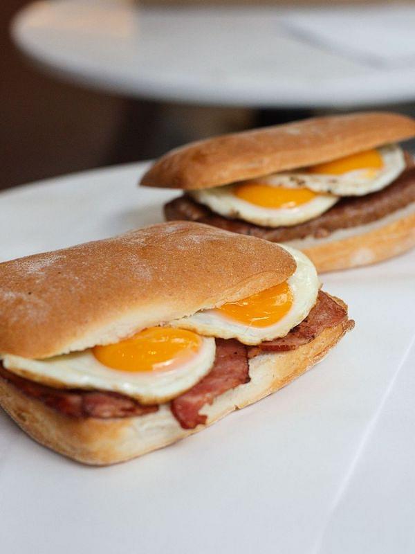 Bacon & Egg Roll