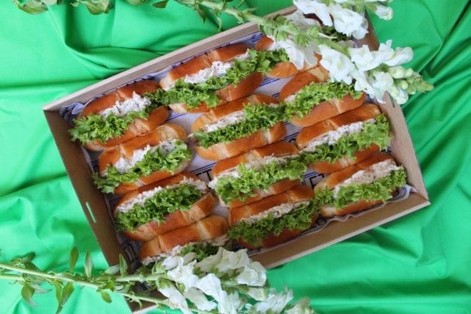 Petit Pulled Chicken Rolls Box