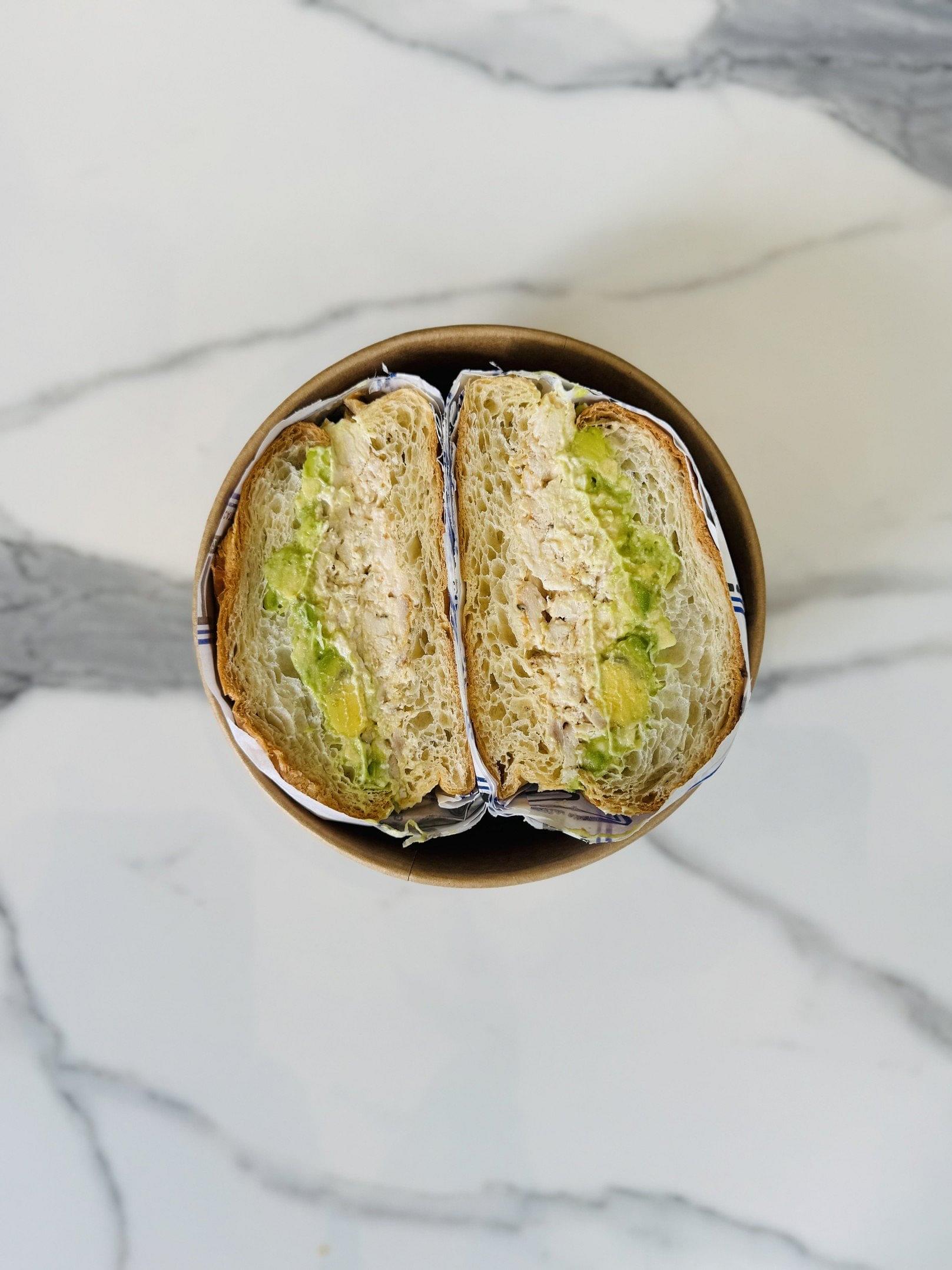 Chicken & Avo Croissant