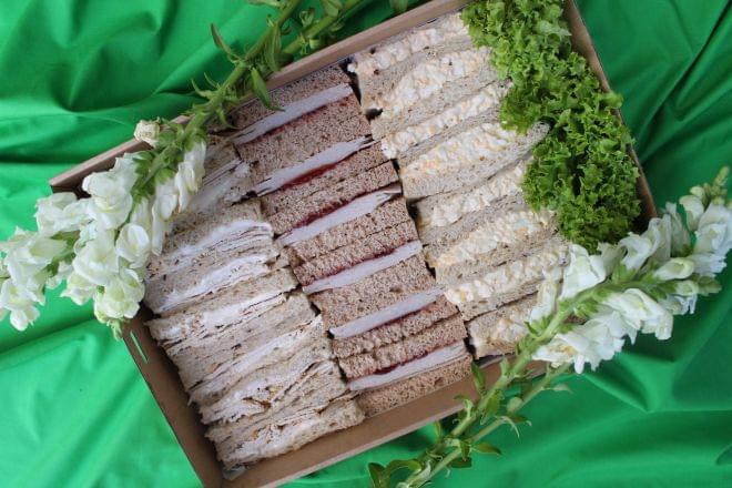 Melbourne Cup Ribbon Sandwich Box