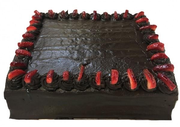 Chocolate Strawberry Cake – Larger