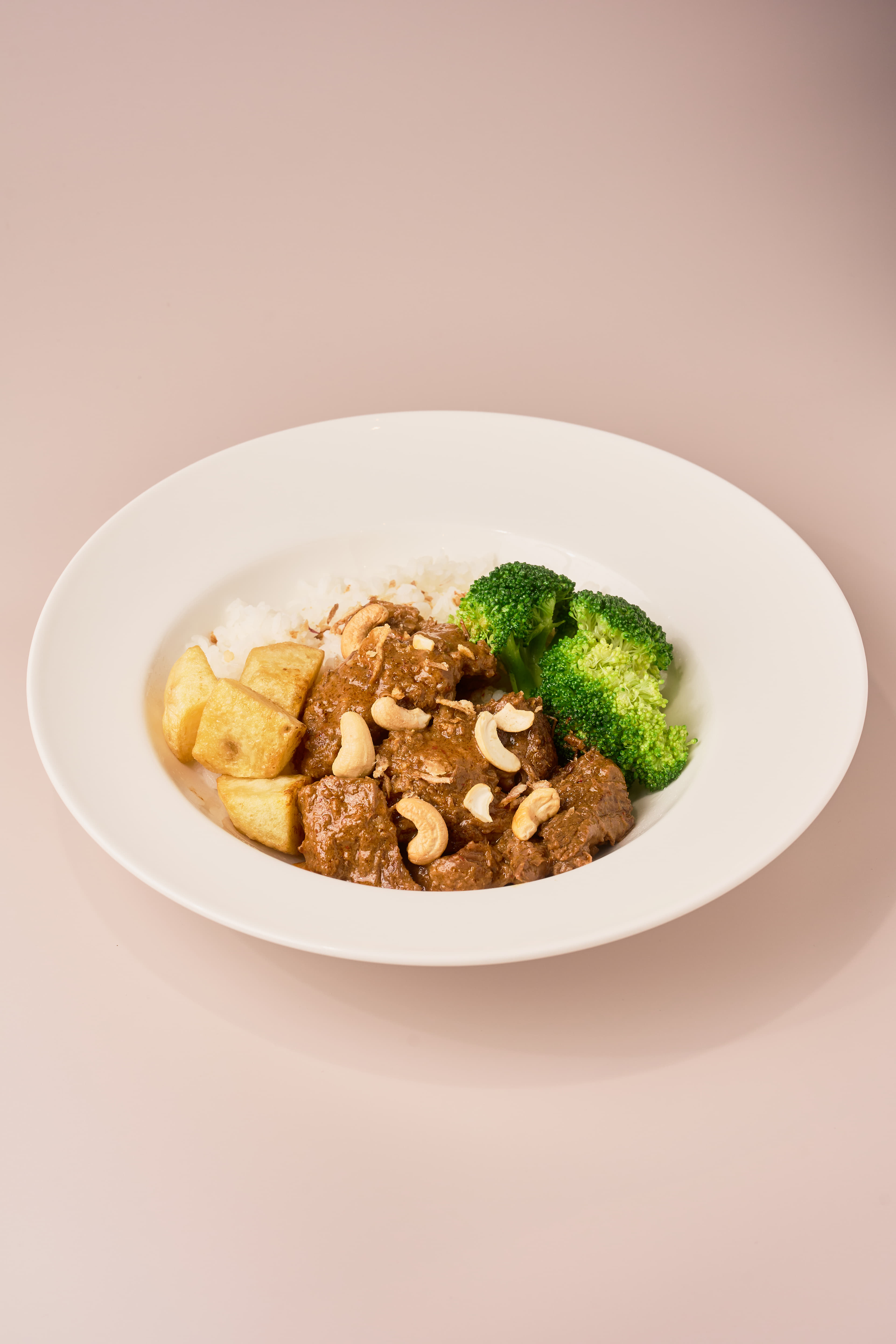 Slow-Cooked Thai Massaman Beef Curry with Rice