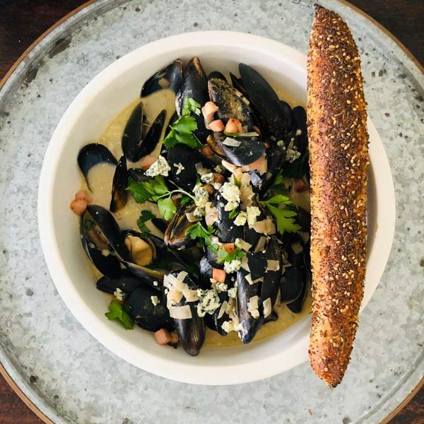 French Mussels With Blue Cheese