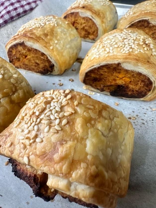 Plant-based Cheeseburger Sausage Roll