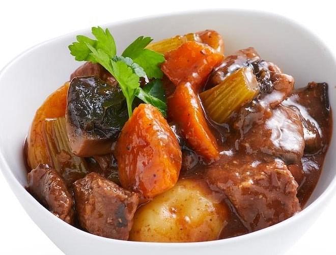 Slow Cooked Hearty Beef Bourguignon