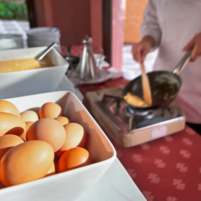 Breakfast Eggs Live Station