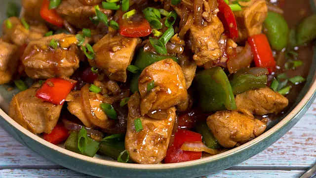 Diced Chicken in Schezwan Sauce (Dry)