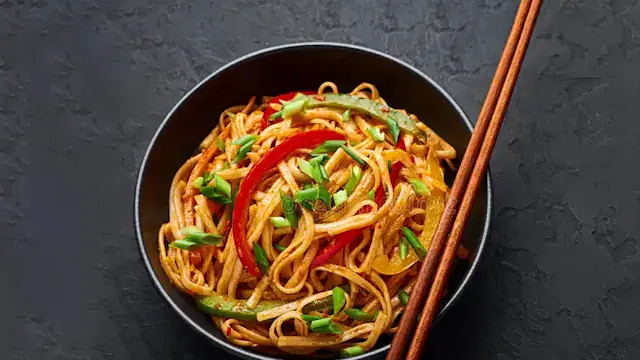 Veg Hakka Noodles Schezwan