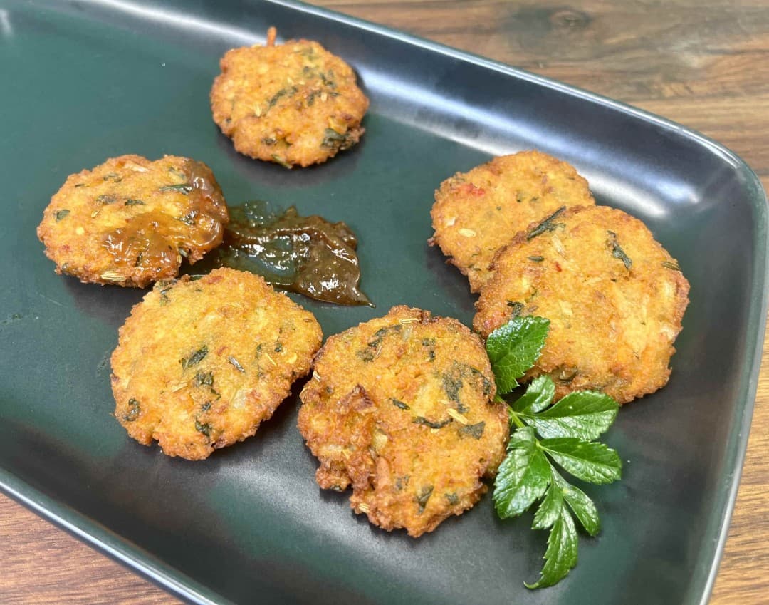 Vada with Tamarind Chutney