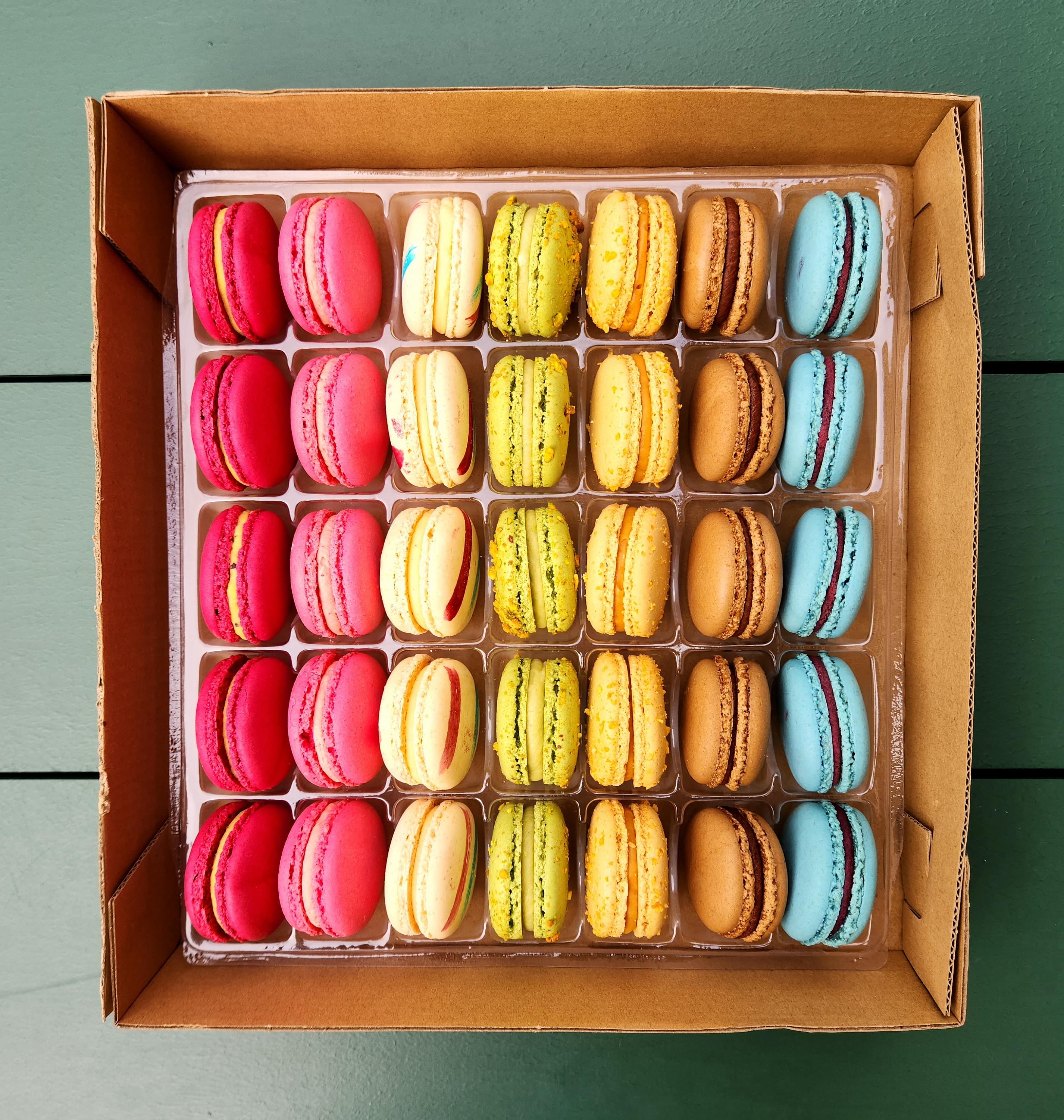 Pride - French Macaroon Rainbow
