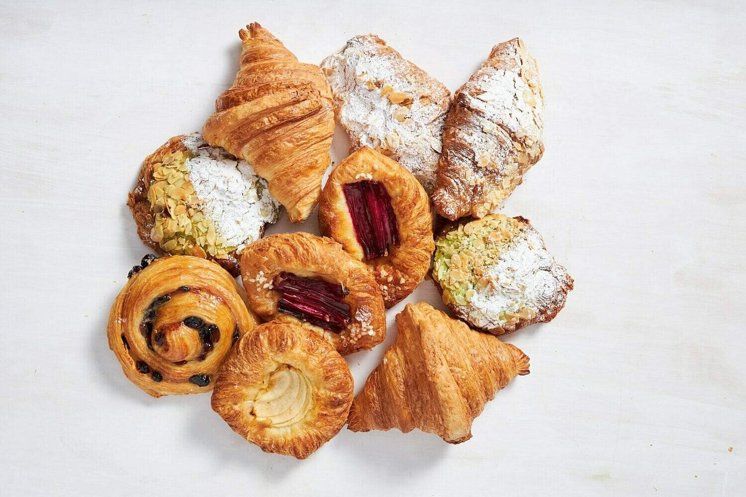 Assorted Pastries (6 Pax)