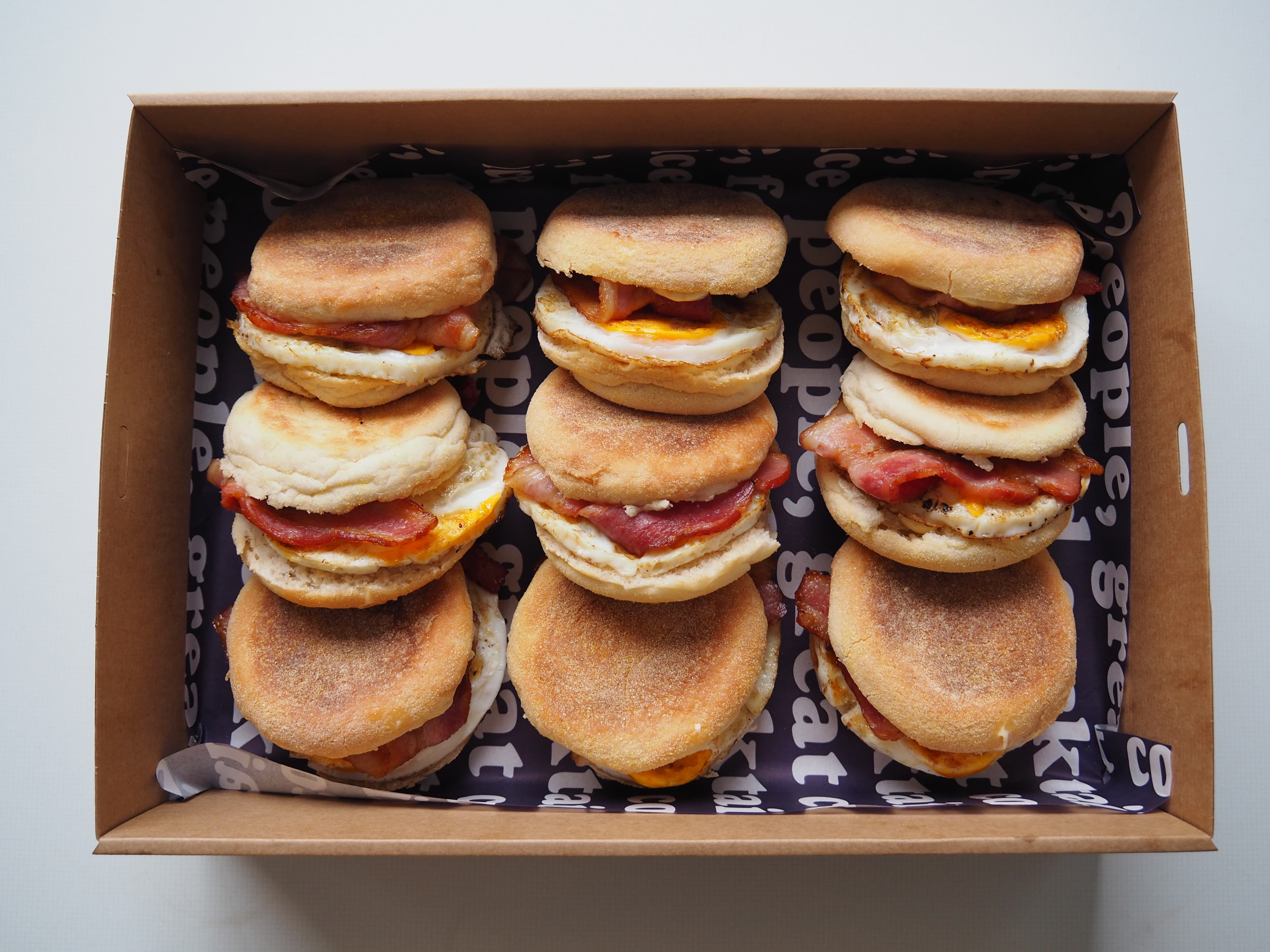 English Muffins with Bacon, Egg & Onions Jam
