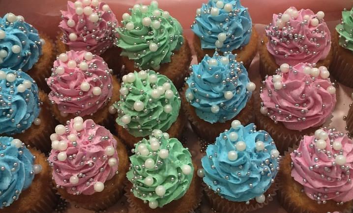 Cupcakes with Pearls - Mixed Colours - 12