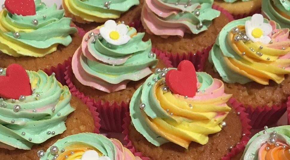 Rainbow swirl - 12 Cupcakes