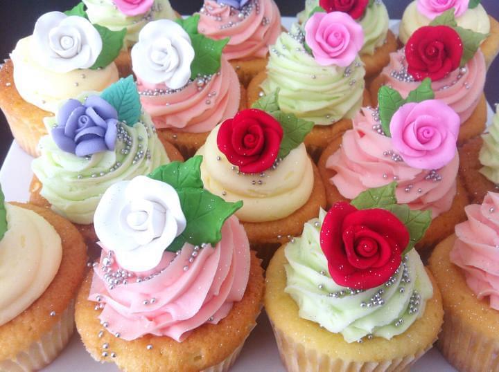 Rose Garden - 12 Cupcakes