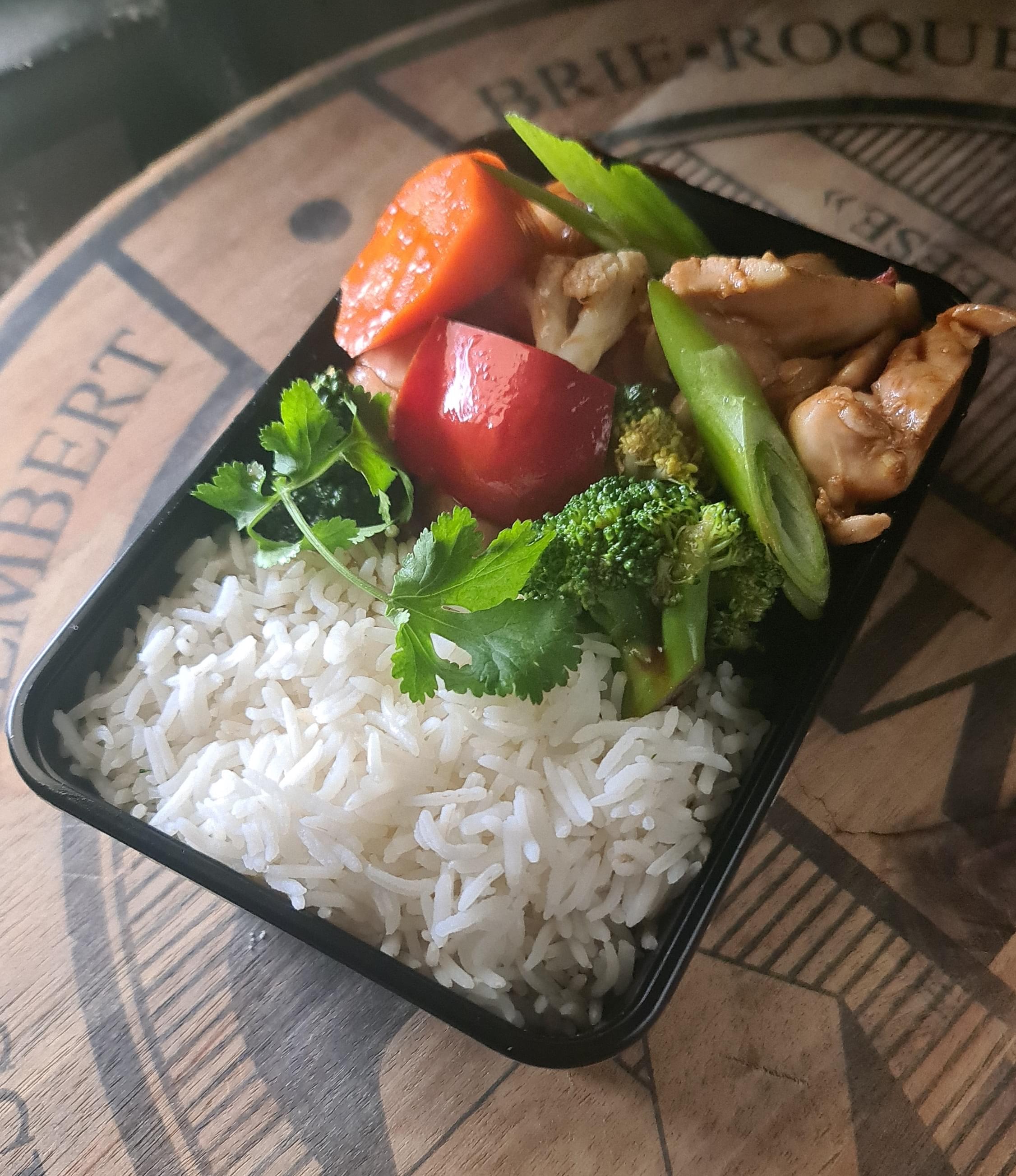 Stir Fry Vegetables with Protein & Rice