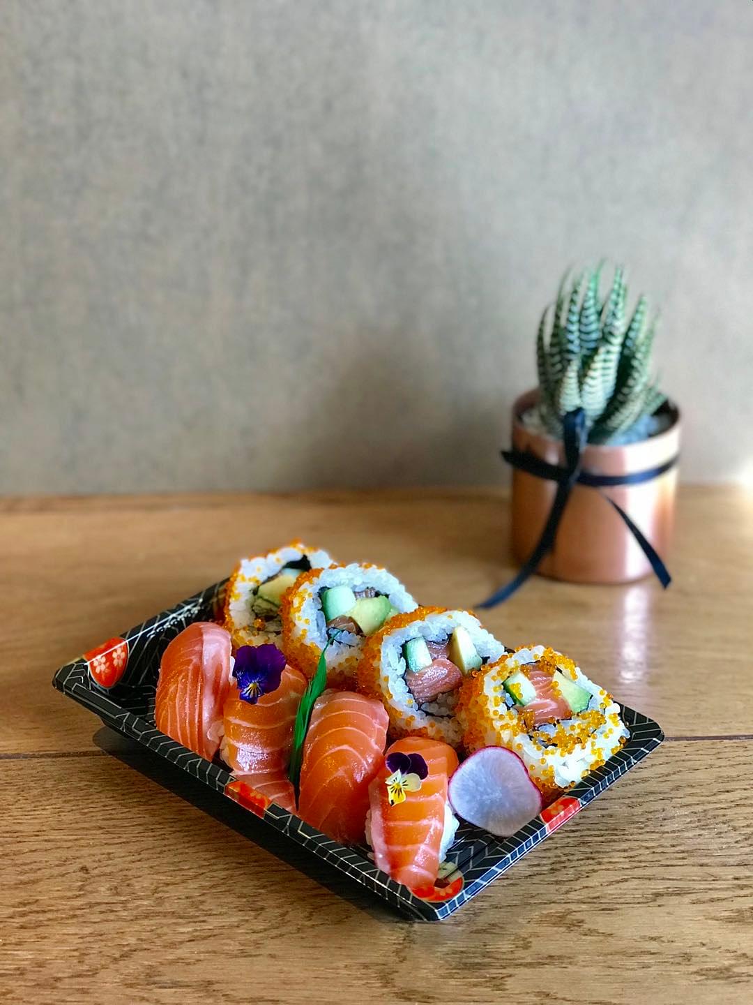 Mixed Sushi Roll set