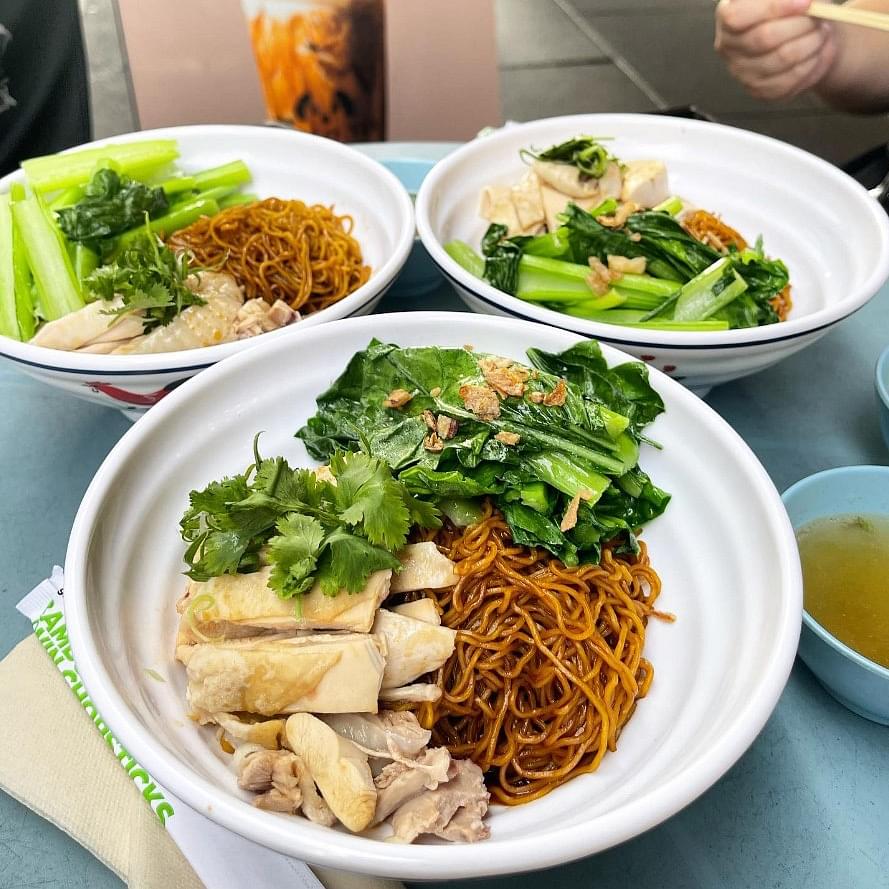 Traditional Chicken with Dry Noodle