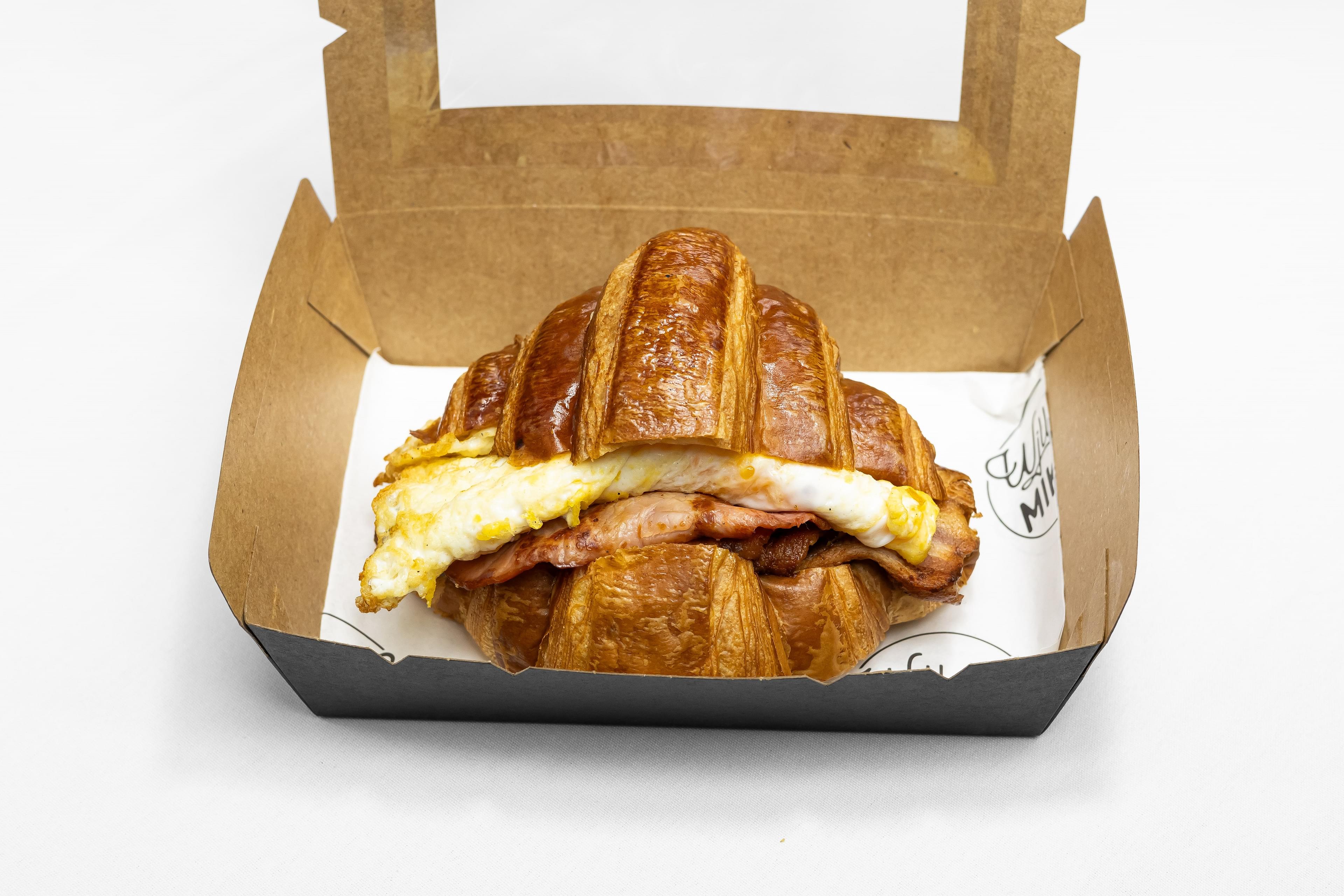 Large Egg & Bacon Croissant